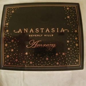 Anastasia BeverlyHills Amrezy highlighter